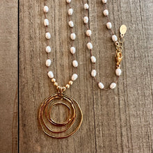 Load image into Gallery viewer, Pearl Spiral Necklace